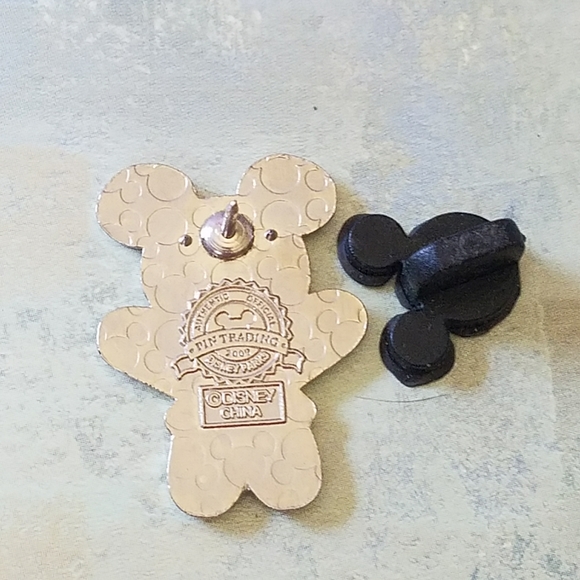 Baby Mickey Mouse Disney pin - Picture 2 of 2